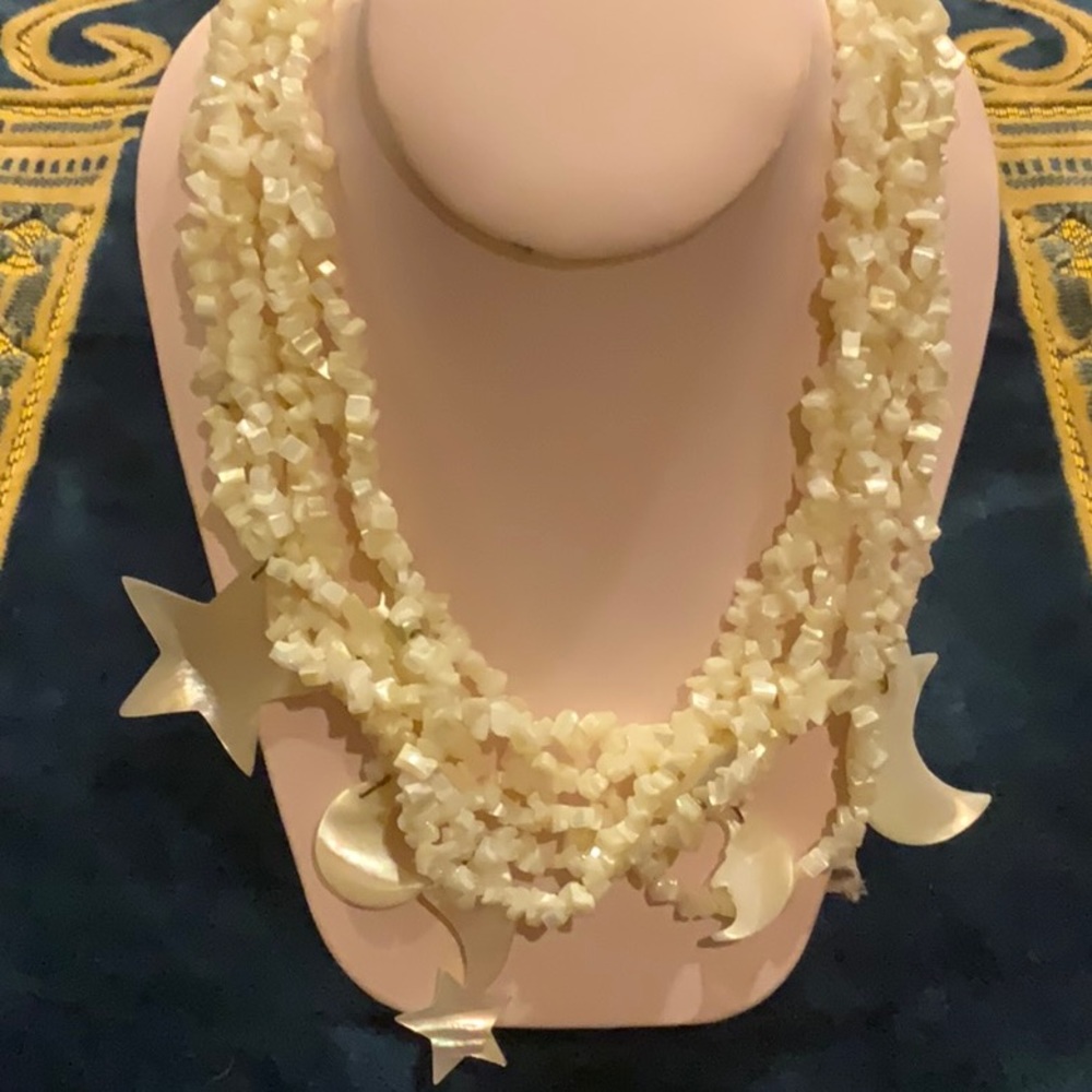 Muti-string mother of pearl necklace